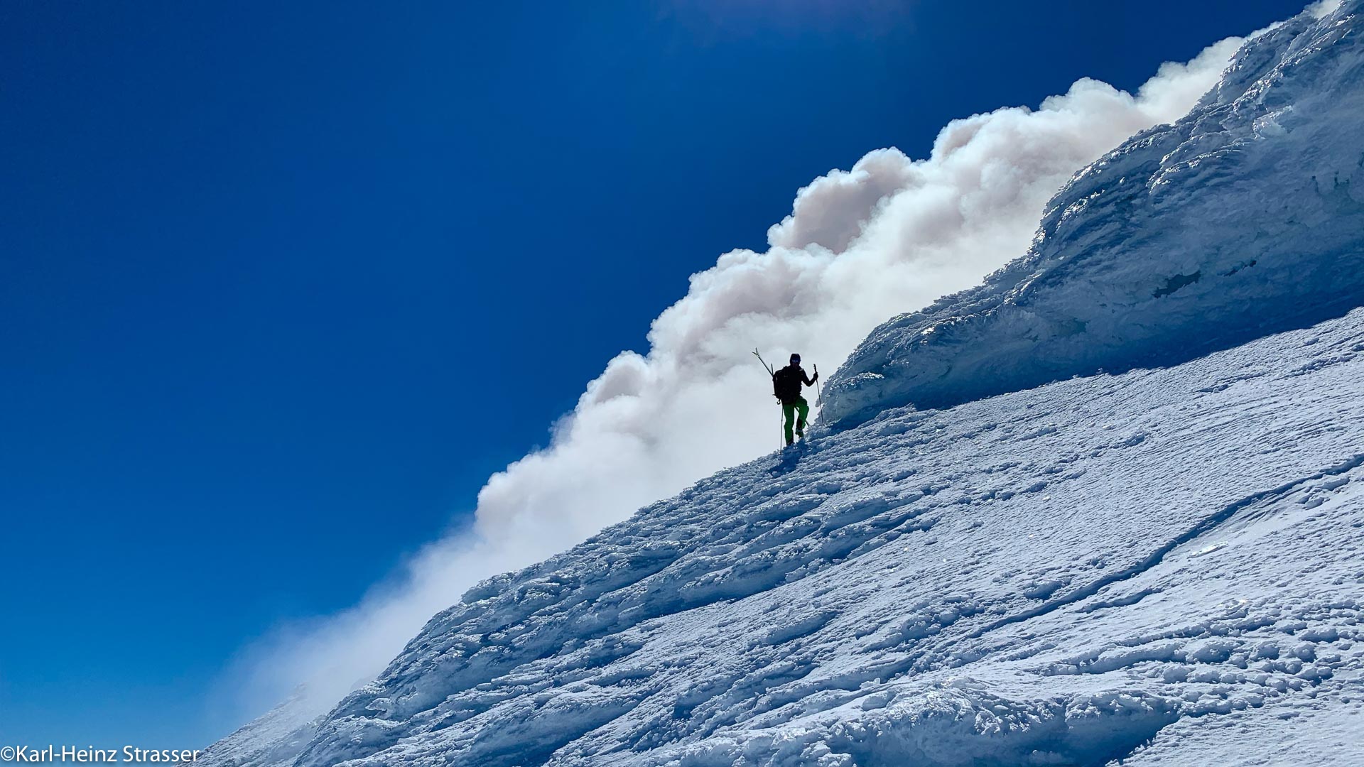 Rauch am Vulkangipfel
