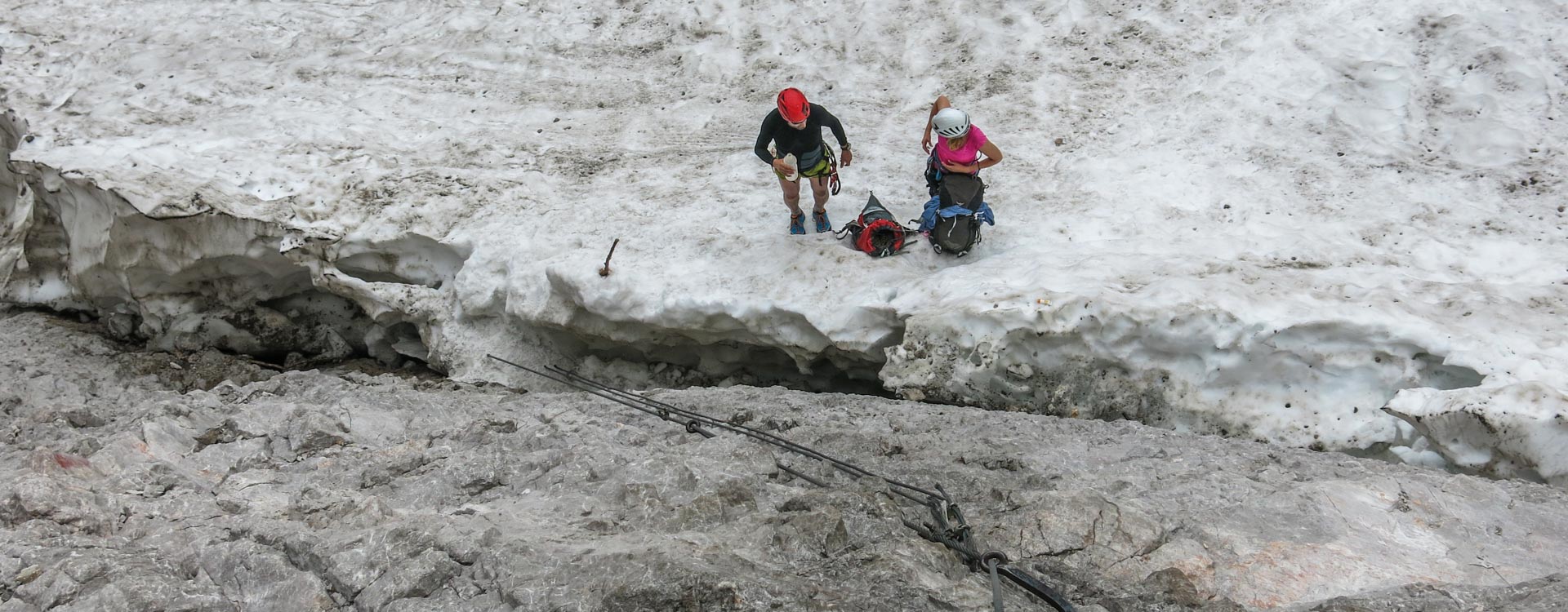verhaeltnisse-an-der-randkluft-zum-hoellental-klettersteig.jpg verhaeltnisse-an-der-randkluft-zum-hoellental-klettersteig.jpg
